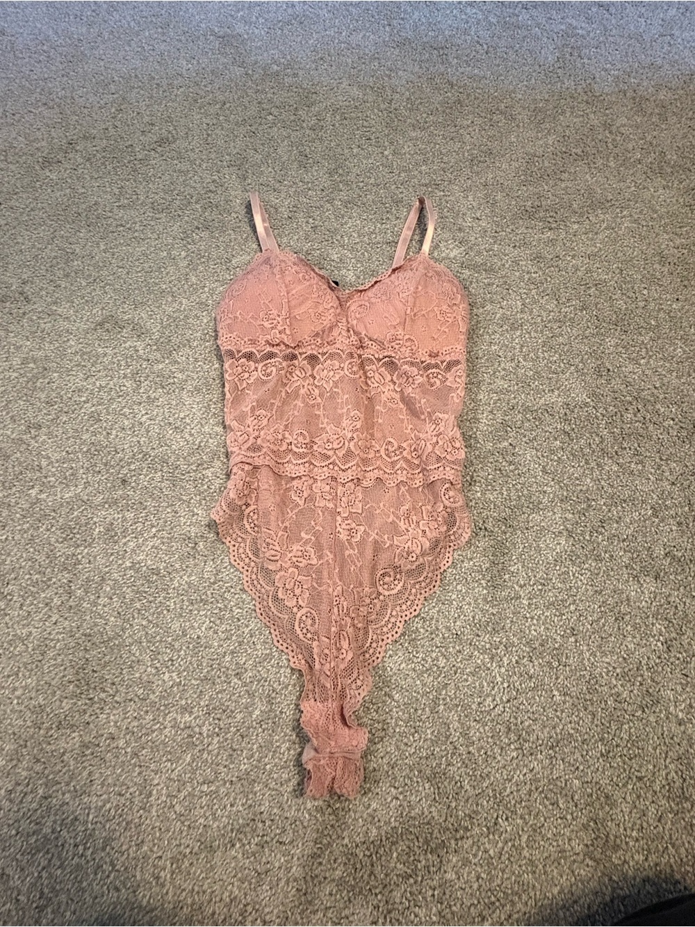 Lace V-Neck Bodysuit in Dusty Rose